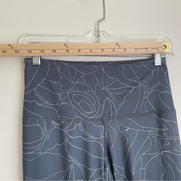 Prana Kimble High Rise Grey Floral Printed Leggings size small lotus cropped S - Picture 7 of 9
